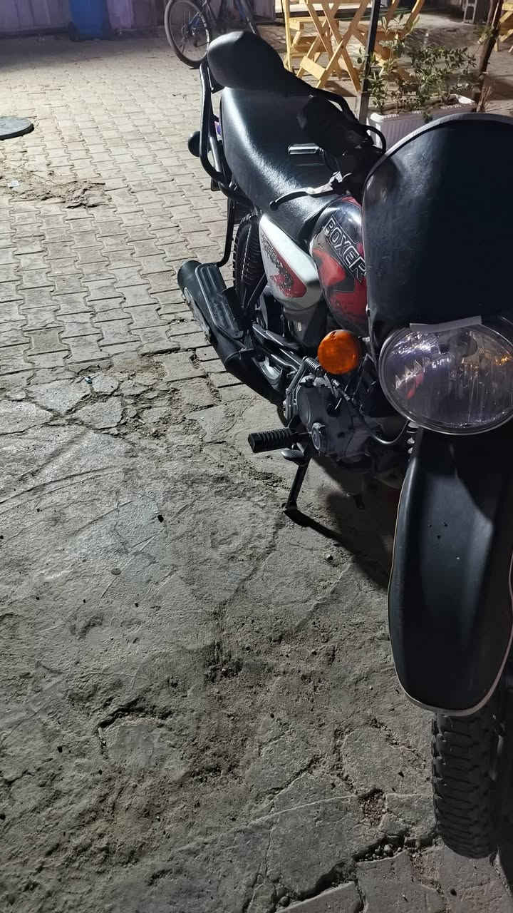 سلام عليكم بوكسر رقم وسنويه مديل 22
دراجه خير من الله مرتبه وحلوه وشوفت عينك
ما بيه كل نقص كله شغال سلف هندر كهربائت 
دراجه ما ناقصه شي اريده 1850 وبيه مجال 
عنواني بغداد مدينه الصدر واتساب فقط 
***********
