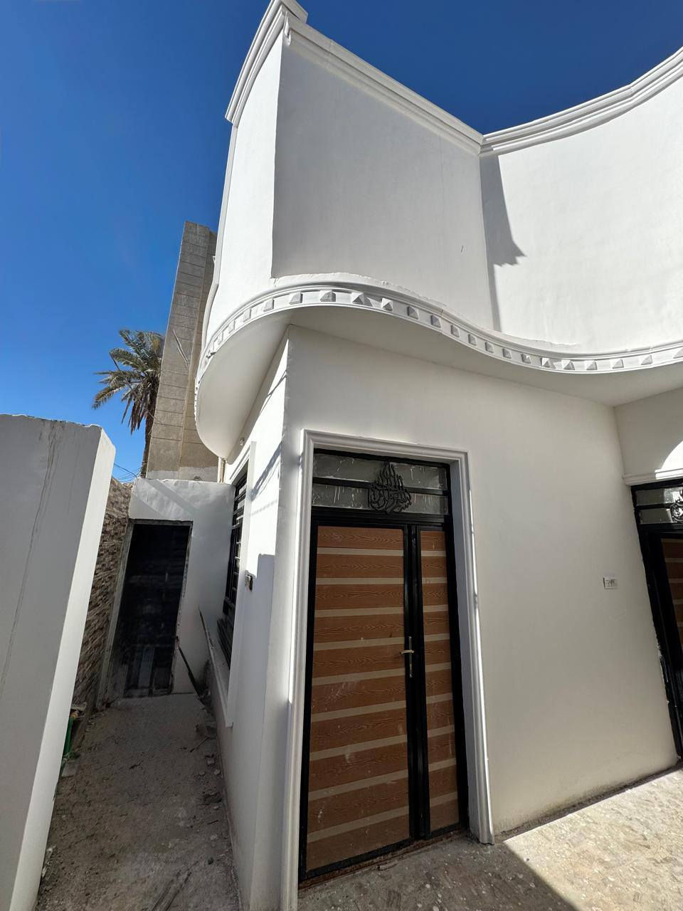 سلام عليكم للبيع دار في كربلاء - الحر
الصغير مساحه 100 متر
موقع مميز بداية شارع المستوصف قريب من المدارس وكافة الخدمات الأساسية أسواق، مراكز
صحية، مواصلات).
المواصفات:
• المساحة: 100 متر
• استقبال 4*5
• عدد الغرف: غرفتين
• صالة مريحة 3*5
• مطبخ عملي
• حمام صحي
• كراج للسيارة
• تواليت خارجية
• مناسبة جداً للعائلة
السعر: 90 مليون (قابل للتفاوض
موبايل ***********
غير متواجد على الفيس اتصال فقط
