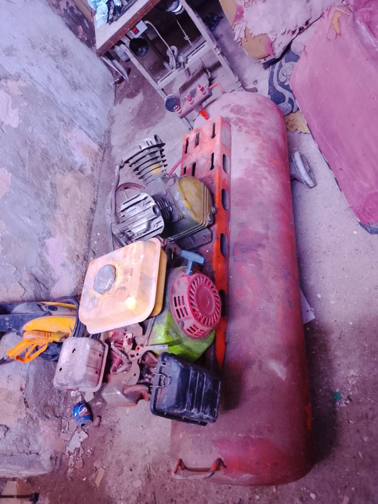 كمبريسرات واحد كهرباء حجمة ٢٥٠  وثاني بانزين حجمة ٢٠٠ للبيع ثنينهن
الكهرباء ب٢٥٠ الف وبانزين ب٢٠٠ مكاني  بغداد الطالبية 
*********** بغداد, العراق
