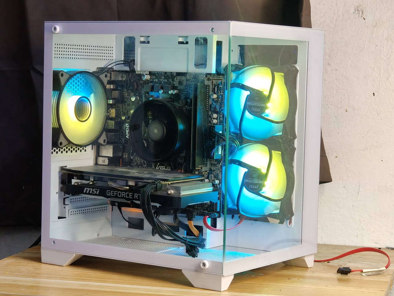 السلام عليكم 
تجميعة للبيع بمواصفات قوية وشكل مرتب مع ضمان حقيقي 🌟
💠GPU: Nvidia RTX 2060 6G MSI
غير مفتوح ولا مبدل معجون على وضع الشركة
💠CPU: Ryzen 5 3500x 
💠Cooler: Stock Ryzen cooler
💠M.B:  Asus prime A320m k
💠RAM: 16GB ddr4 3200 T-Force
💠STRG: m.2 ssd 128GB + hdd 320GB
💠P.s: 650w Mass  80plus 
💠Case: Glass White case with 3xfan ARGB
WITH RGB Remont Control
ملاحظة البورد منافذ المراوح بيه عطلانات حطيت هب فانات فمراح تحتاجهن المنافذ لا هسه ولا بالمستقبل
ضمان الحاسبة اسبوع والربط على UPS لحماية القطع
السعر 685 الف دينار كيس فقط بدون ملحقات 

تتوفر ملحقات بسعر جدا مناسب

📍الموقع بغداد مدينة الصدر قطاع 23
🚚 يوجد توصيل لجميع محافظات العراق 🇮🇶 
 هـ ***********  📞
