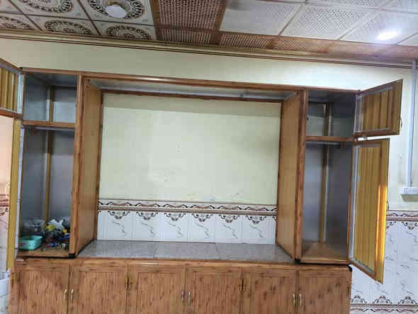 كاونتر للبيع مكاني البصرة الهارثه مقابل حي الانتصار رقمي *********** السعر ٢٠٠ الارتفاع ٢٥٠سم والعرض ٣م بدون سنگ
