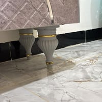 ميز بلازما للبيع قليل مستخدم سعره 120 الف التواصل على الرقم 0770800024...