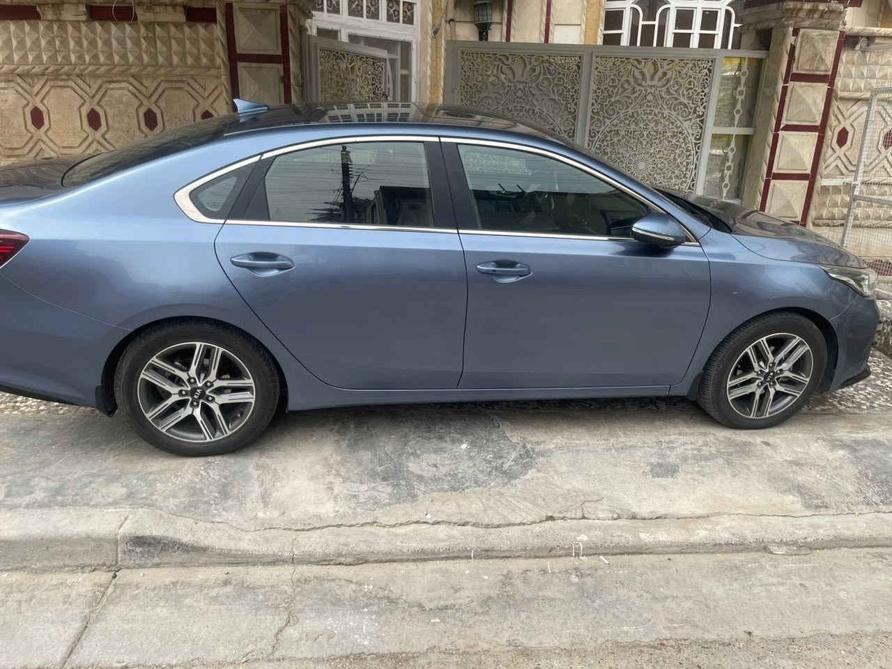 سلام عليكم
كيا سيراتو خليجي موديل 2020
ماشيه100 تقريباً
سياره بدون صبغ ولا حادث بيها بارد فقط مكانين
بيها هاي طخه واضحه بالصوره بعدني مصابغها موجوده بالصوره
هاي كل الي بيها
سياره بلاديه كلهااا  
مواصفاتهااا 
فول واحد ع واحد
ركز بالصور رح تعرفها
واضحه بالصوره كل بالصور 
مكانهااا بغداد 
رقم اربيل جديد بسمي  
من الاخير سياره جديده كلشش  استخدام بسيط السياره 
واني حاضر هذا رقمي  *********** 
***********
غير متواجد ع فيس
