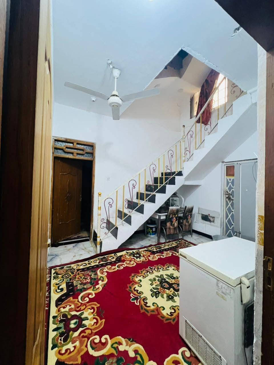 السلام عليكم دار للبيع المساحه 100متر
يتكون من طابقين الطابق الاول يتكون من صحيات وطرمه واستقبال ومطبخ وصاله وغرفه والطابق الثاني يتكون من ثلاث غرف وبيتونه 

العنوان حي الاسرى الزراعي الفرع الي مقابيل محمد سياب 

يبعد عن الشارع تقريبا 200متر 
خدمات كامله كهرباء وماء ومجاري وكيبل ضوئي 

للاستفسار اكثر 
***********

او مراسله الصفحه
