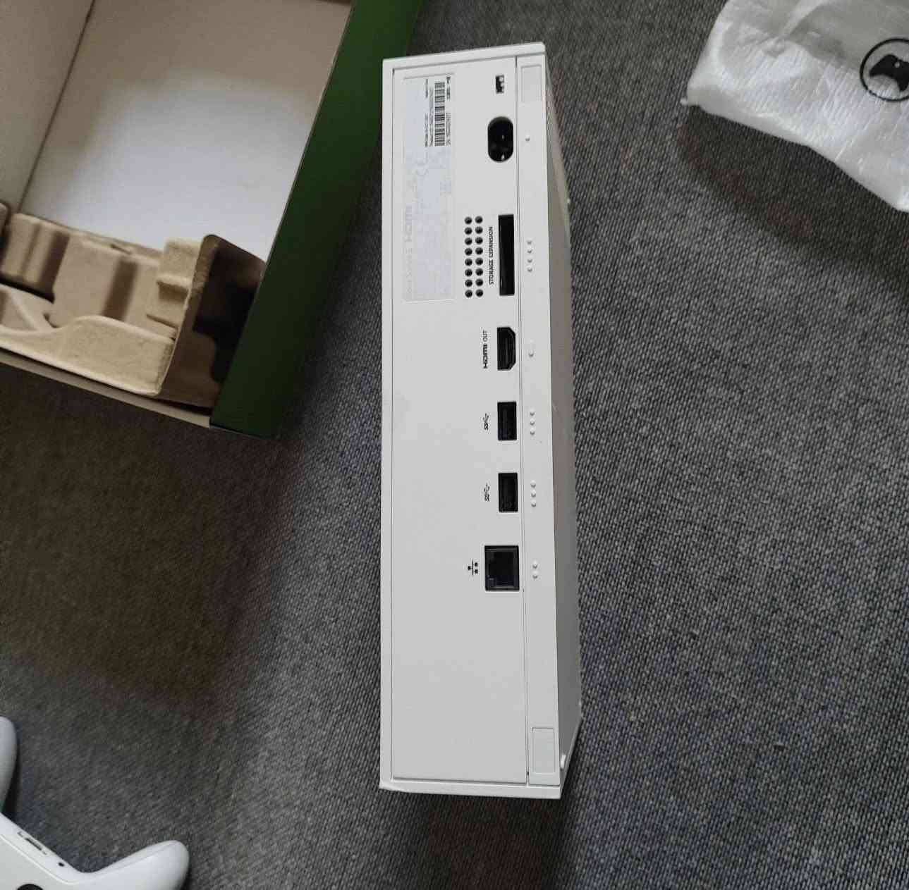 Xbox series s
جديد نضافه 1000٪ جديد ما مفتوح بي برغي على ايدي 
كامل مكمل  بيه GTA اولاين وفيفه 24 وفورزه 
وبي اشتراك كيم باص شهر ونص 
سعره 325
مكان البصره الجمهوريه شارع المكاتب 
رقمي ***********
