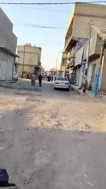 سلام عليكم بيت البيع مساحته 75متر حي زهراه لمية  عل شارع عرض يم أسواق ابو انور مقابيل حبيبيه البيت جاهز  غرفتين    واستقبال بيت قاطين  مسلح *********** السعر 55
