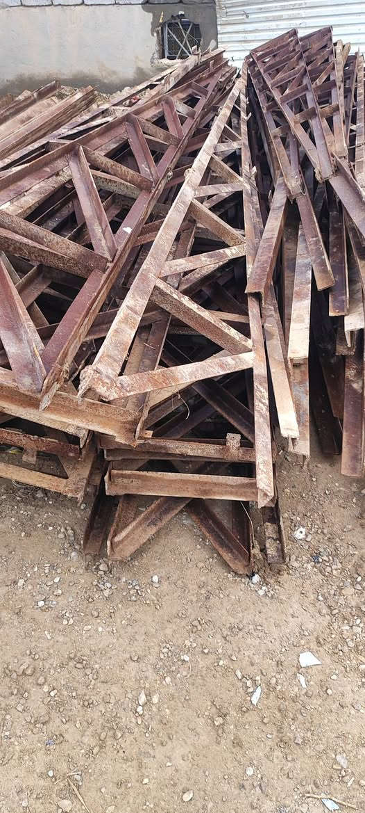 للبيع شيش اتاري طول 6م 2 طن زاويه 2ونص انج 6ملم ثقيل شيلمان طول 6م  وكروزات جملون زاويه 2 انج عنوان تاجي مقابل منشئة نصر مدخل قرية نديم للتواصل *********** أو *********** واتساب
