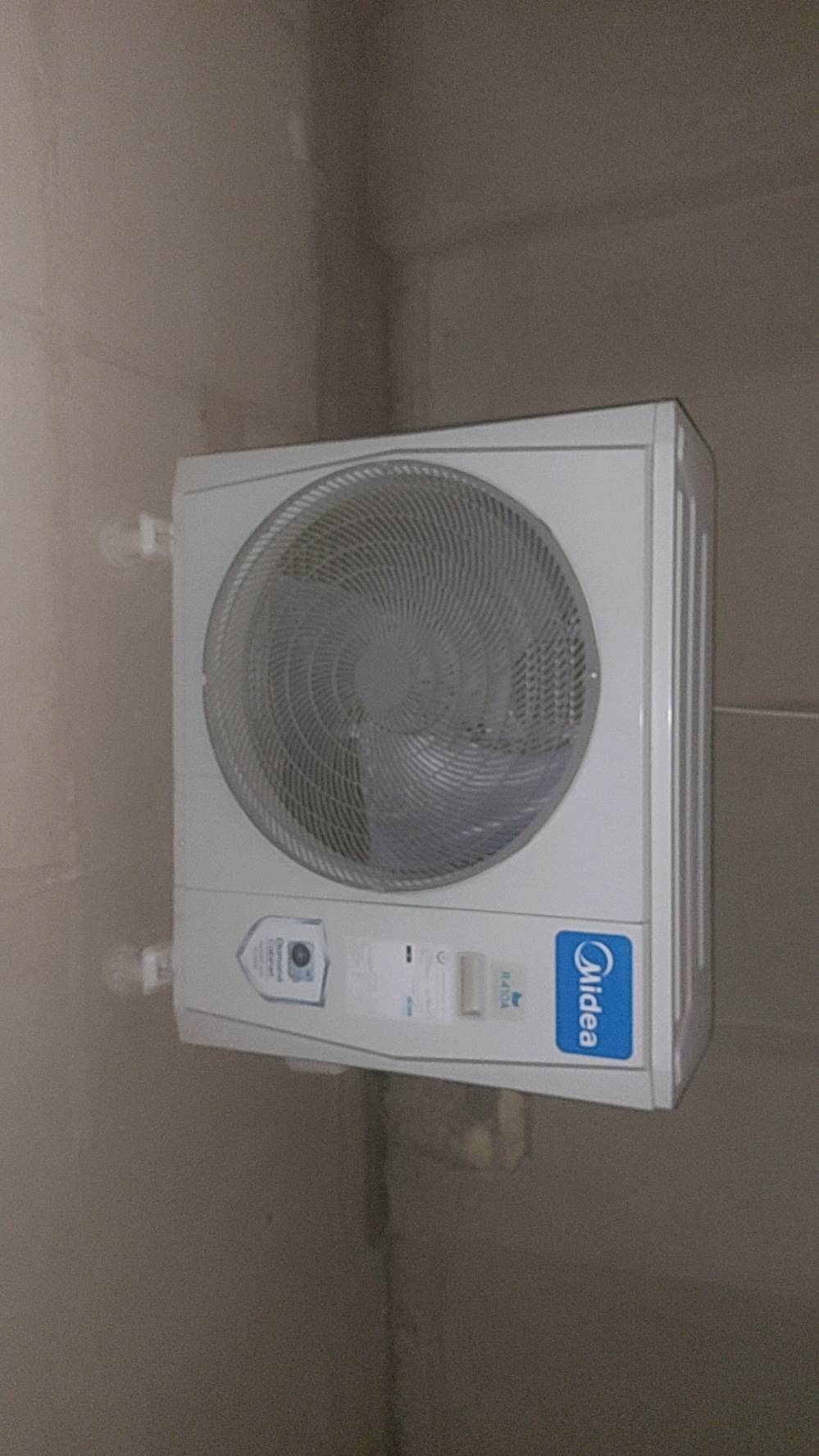 سبلت ٣ طن ميديا جديد استعمال شهرين فقط بنهايه الصيف اخذته جديد جديد اي شخط مابي وبي ضمان 