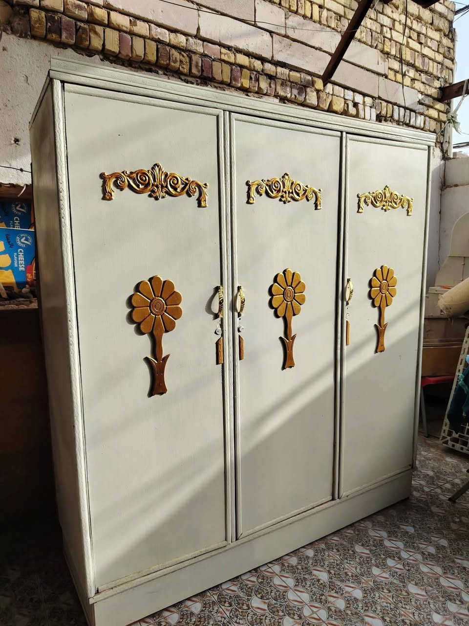 كنتور ثلاث أبواب صاج تسكام درجه أولى مستخدم نظيف للبيع الديوانيه اتصال ***********
