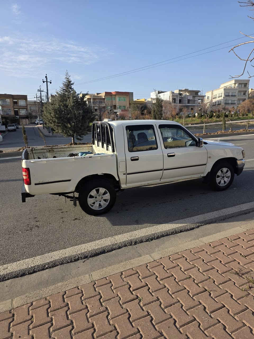 پیکاب دیر 2006 بخ ئاڕم و سەنەوی هەیە گێرو مەکینەو ئەکسەلی بەشەرت ڕادێتر و پاتری و کارەبای تازەیە چوار تایەی تازەی هەیە نۆزڵ و ملە بەخ تاقم پلاک تێست کراوە تازە زۆر پاک و تازەیە بەشەرت  نرخی 41 گەڵا  ***********
