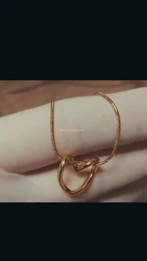 قلادة القلب اتوفرت باحلى ترتيبات 🤏🏻✨✨. #اكسبلور #tiktok #fypppppppppppppppppppppppp #foryou 


**إذا كنت صاحب هذا الإعلان وتريد حذفه لأي سبب، رجاءا أرسل رسالة إلى الدعم الفني**