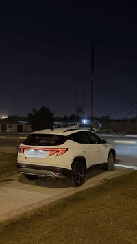 توسان خليجي 2026للبيع او مراوس ماشيه10000 موصفات  كشنات كهربائية  صندو...