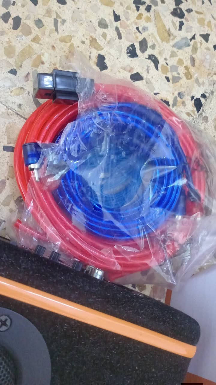 هذا المنتج هو مضخم صوت نشط للسيارات (Active Subwoofer) بقدرة قصوى تبلغ 1200 واط.تشتمل ميزات الجهاز على إدخال مستوى عالٍ ومنخفض (RCA) لتلبية احتياجات المستخدمين المختلفين.عادةً ما تأتي هذه المضخمات بمقاس 10 بوصات أو 12 بوصة وتصميم نحيف ليناسب المقاعد.المقاومة النموذجية لهذا النوع من أجهزة الصوت هي 4 أوم...
وزن ثقيل جدآ انطني سعرك أخذه بالعافيه باليرضى الله..


**إذا كنت صاحب هذا الإعلان وتريد حذفه لأي سبب، رجاءا أرسل رسالة إلى الدعم الفني**