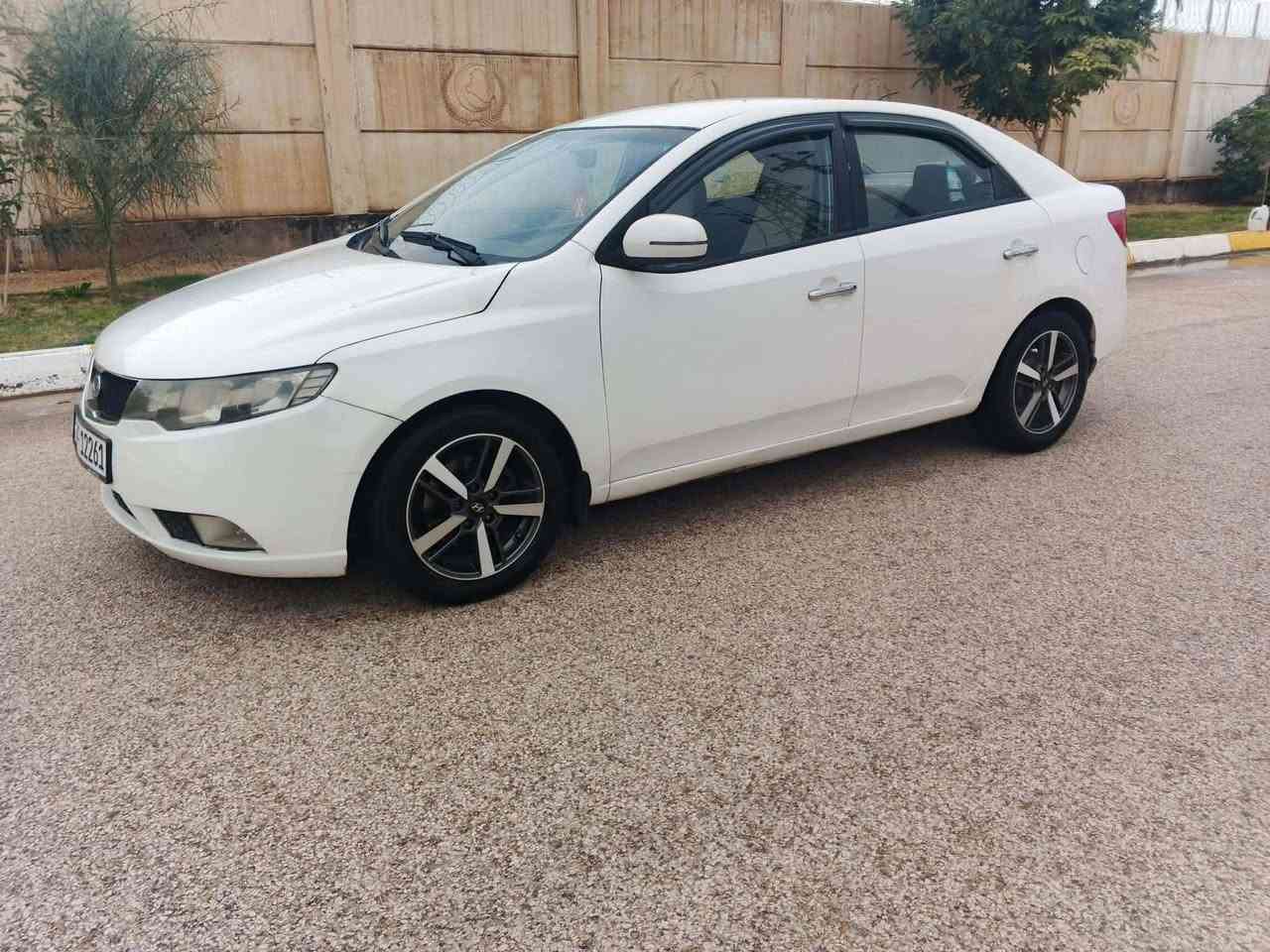 سلام عليكم ورحمة الله وبركاته سياره سيراتو ٢٠٠١١ بهه ٣ قطع ونص صبغ ٦ نمر تبريد ثلج معروضه ٩٣ وبهه مجال قليل ***********
