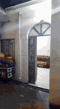 يا الله سلام عليكم بيت للبيع م250 بناء 150 حديقه 💯 بناء غرفتين وصاله ومطبخ طرمه ترك بيت نصيف كما موضح بلفيديو خماس شارع العريض  بلفرع المقبيل اسواق ابو مقتدى لستفسار اتصل ***********/////) 777 680 0835
