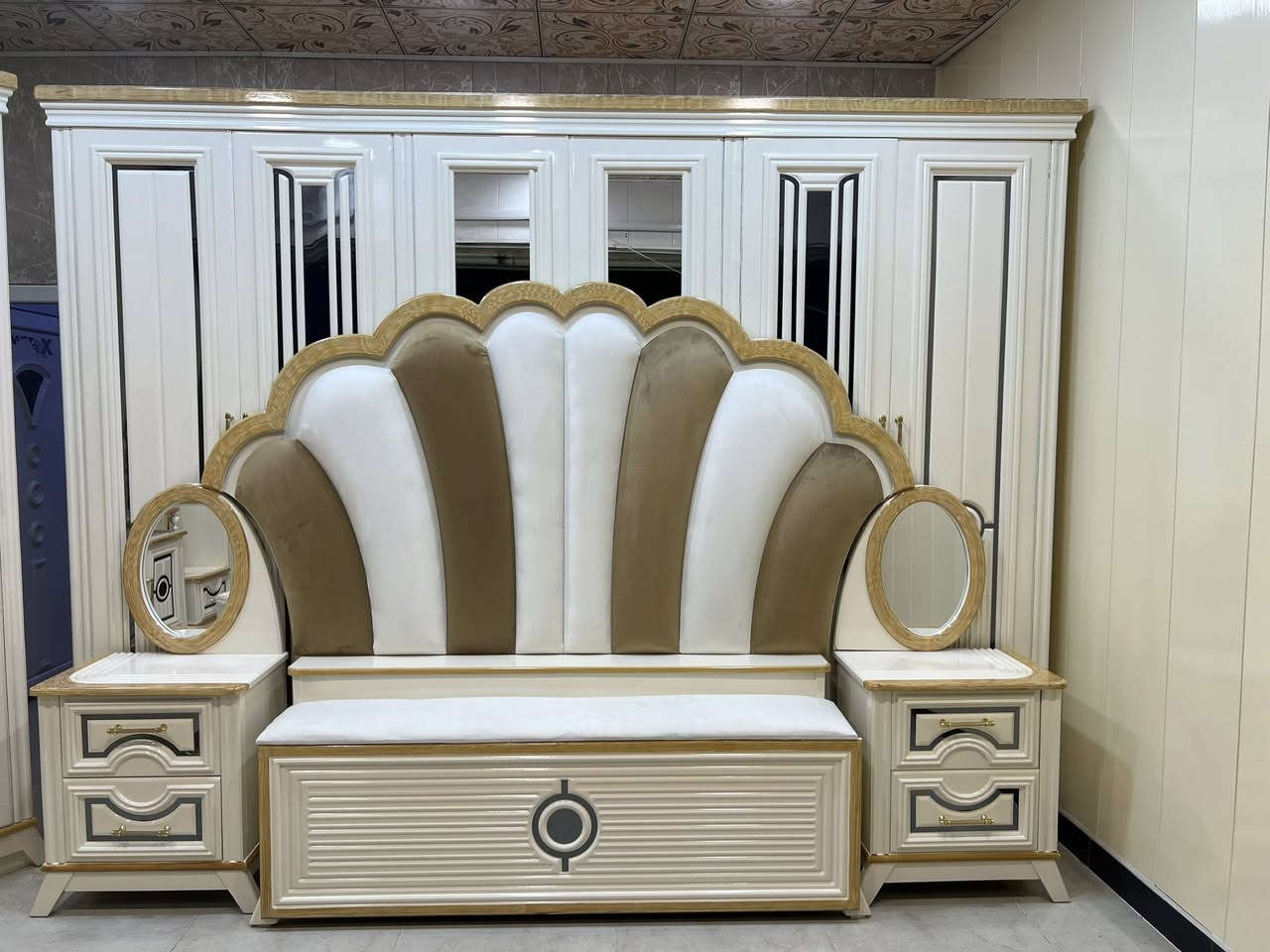 تصيم تركي ولكن النجارة عراقيه
السعر مليونين و900
شامل شد ونقل جميع محافظات العراق انتاج معمل ومعرض الثقه للاثاث
العنوان بغداد قرب تقاطع البياع
للتواصل
***********
