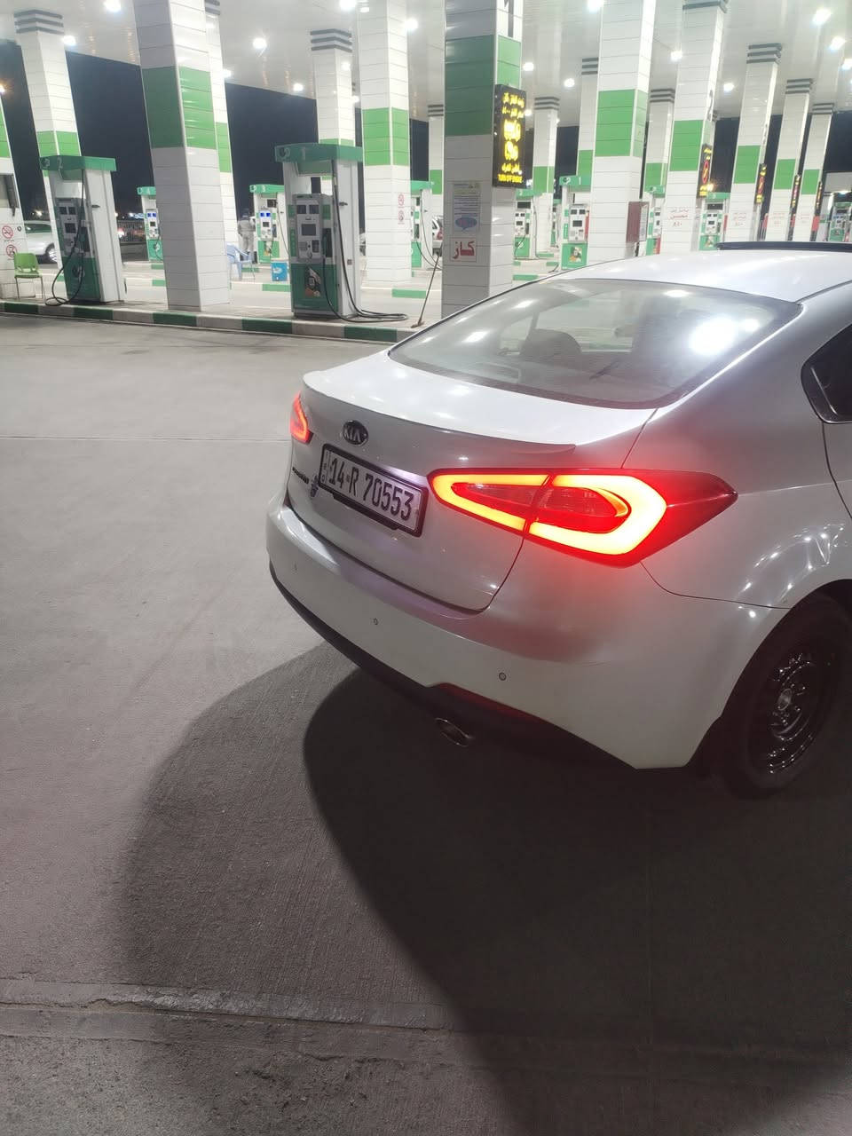 سلام عليكم كيا سيراتو مديل 14 فول مواصفات مكفوله من تبديل وضربه وصبغ حتى الدعاميات كفاله مكينه وكير وتبريد تخم تاير وشفتات ستيرن شاشه وكاميرا واربعه دسكات مكينه 1600 مثبت سرعه ثلاجه بل جكمجه عنوان السياره بصره جمهوريه السعر 130 بيها مجال بسيط رقم الهاتف ***********
