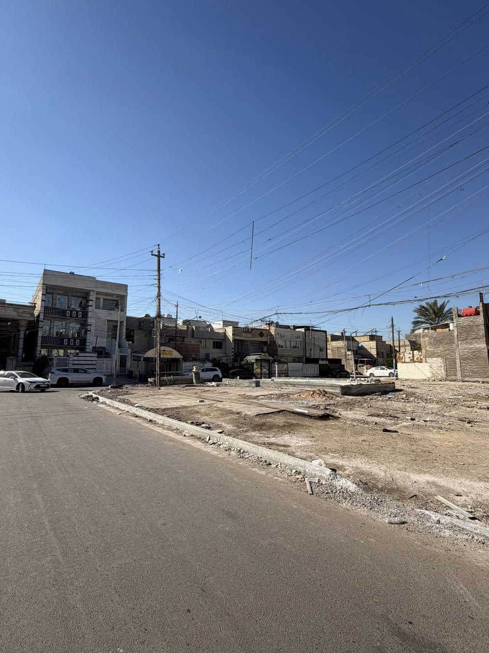 ✨ قطعة أرض مميّزة للبيع ✨
فرصة نادرة لامتلاك قطعة أرض بموقع استثنائي
📐 المساحة: 50 متر مربع
📏 الواجهة: 5 م × النزال: 10 م
🛣 شارع عريض: 20 متر
🚶‍♂️ رصيف نظامي: 5 أمتار

📍 الموقع: الطالبيّة – قرب بلدية الشعب
✔️ موقع راقٍ وهادئ
✔️ مثالي للسكن وبناء دار عصري

📞 للاستفسار والحجز:
الاتصال على ***********
أو مراجعة مكتب أبو كنار للعقار
