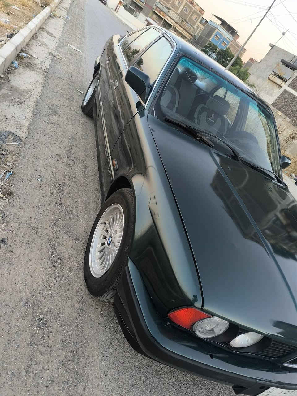 السلام عليكم BMW 520 موديل 1990  السيارة مصبوغه عام جمالية السيارة معمرة كامل والمكينة مال كصه شرط مكان السيارة الموصل الايسر 
السعر ٤٥ ورقة بي مجال
***********
