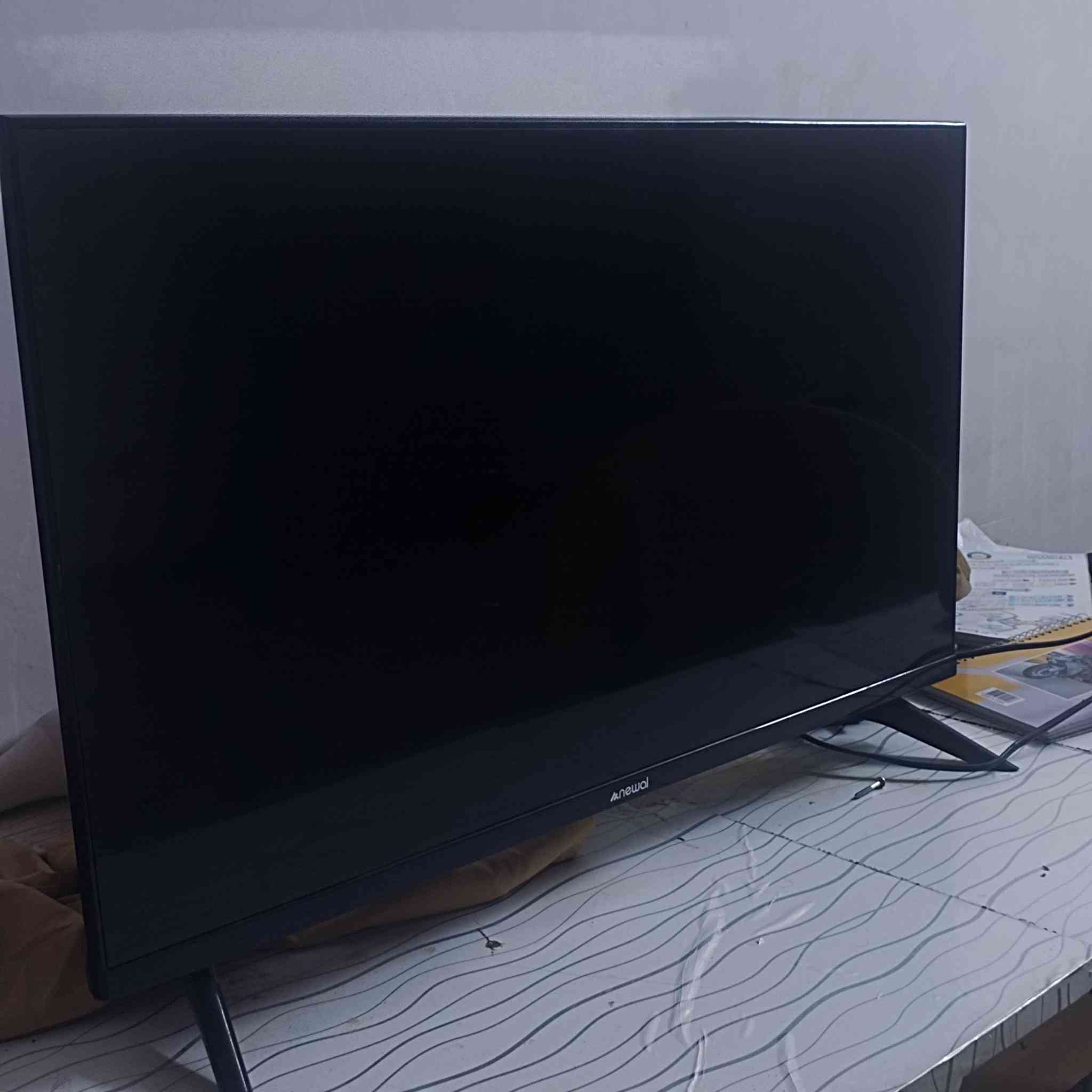 شاشة نيوال حجم 32 الوانهة كلش حلوة 
رقمي واتس ***********
