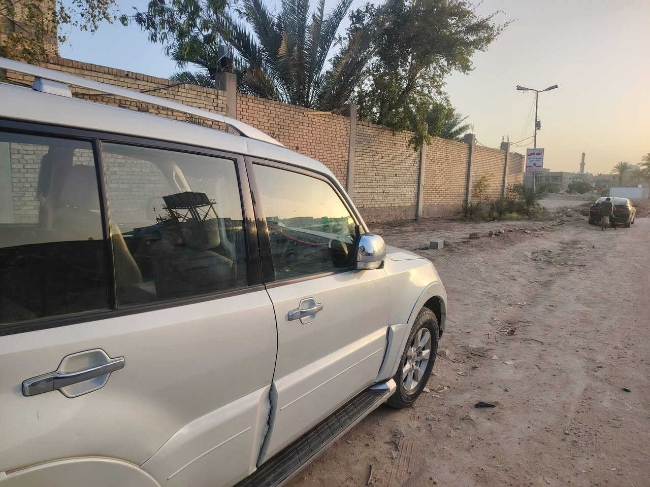 السلام عليكم باجيرو موديل ٢٠١٠ فول مواصفات ١/١ كراسي كهربائية فول تحكمات ستيرن فتحة سقف ٧ راكب حساسات خلفية مري كهربائية واشاير بالمري فور  ويل  4*4مكينة ٣٥٠٠ لون صدفي رقم بغداد مكان السيارة الديوانية السيارة بسمي وتحويل اي محافظة  السعر ١٢٠ وبيها مجال للتواصل ***********
