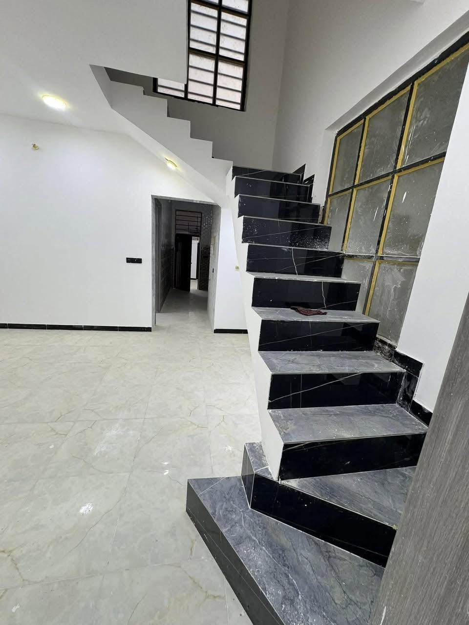 الدار للبيع 
زراعي سند ٢٥ مشمول بالتطويب 
يقع التقية الثالثة خلف مدرسة البشير مباشر خدمات كاملة 
بناء حديث درجة اولى غير مسكون 
المساحة ١٥٠متر 
طابق واحد غرفتين وصالة وبراني ومطبخ وممرات ٢وحمام داخلي وحمام خارجي وكراج خارجي 
للاتصال  واتساب ***********
