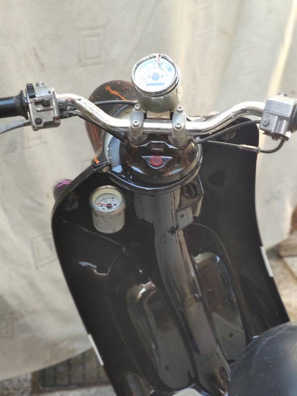 دراجة مصرية لون اسود محرك
 مفتوح مرة جاهزة للاخير
كفرات جدد اصلي فقط الصفاح مستخدم
كهربئيات كامله سلف اشاير لايت بگ لايت
هورن قفل جنطة عداد سرعة كيج بانزين
شلعة ومعدل محرك سرعة 80 
مكان سوق الشيوخ


**إذا كنت صاحب هذا الإعلان وتريد حذفه لأي سبب، رجاءا أرسل رسالة إلى الدعم الفني**