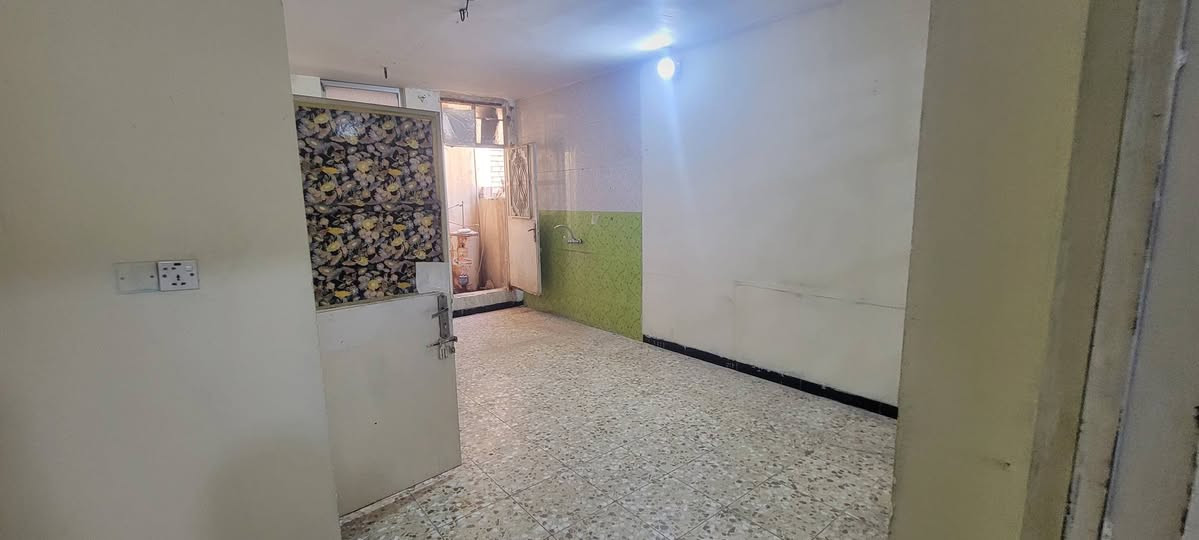 شقة للايجار في بغداد ام الكبر والغزلان شارع العام
قرب مكتبة تفاحة غرفه وصاله كبيره مع خدمات
مساحتها ٧٥ متر ،2 منور ، بدون دلالية  
 شقة الاولى الإيجار الشهري ٢٥٠ الف بالشهر طابق الاول 
شقة الثانية الإيجار الشهر ٢٢٥ الف بالشهر طابق الثاني 
الاتصال  ***********
