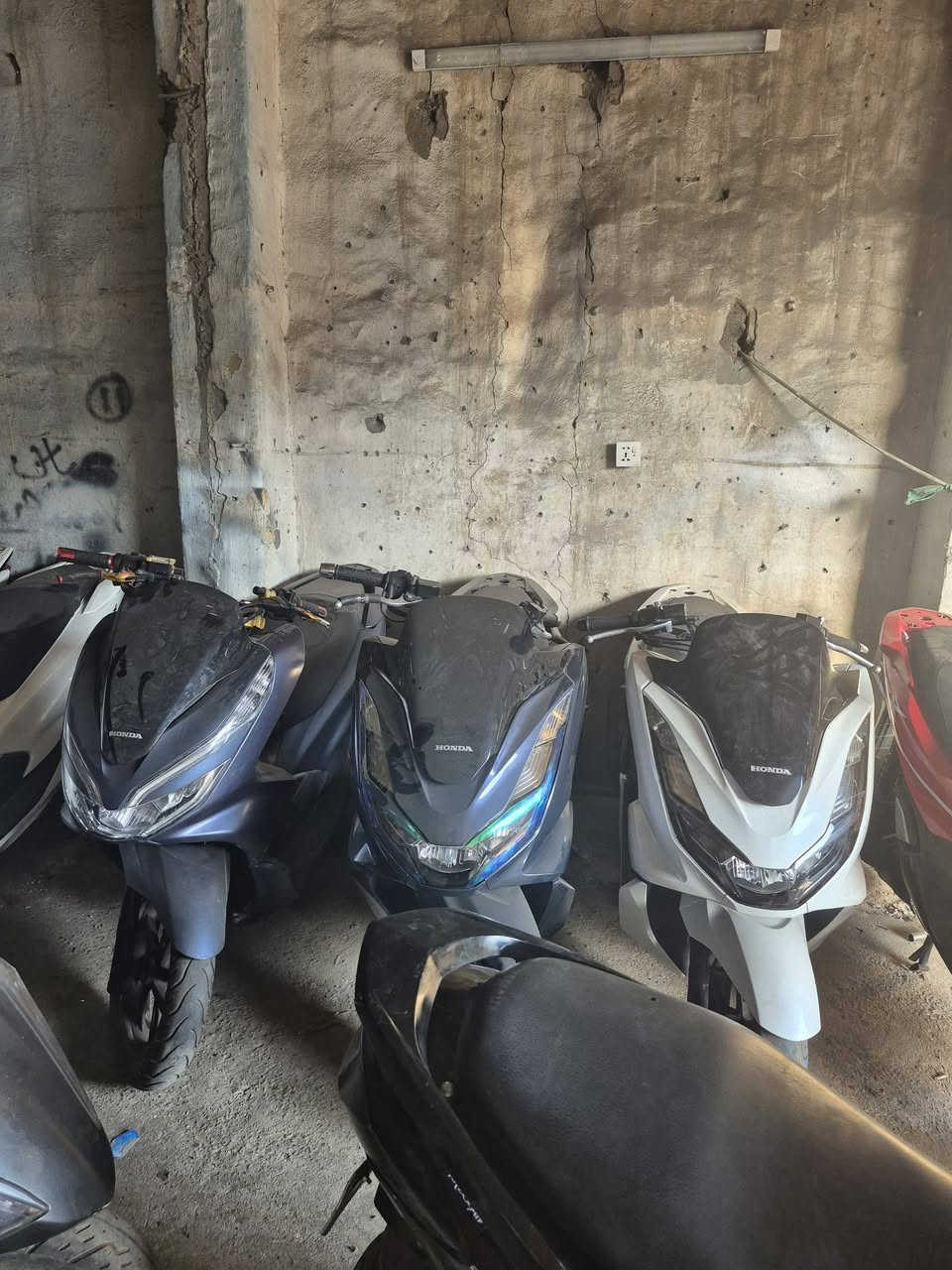 السلام عليكم ✨متوفر pcx كوري كل الاجيال🇰🇷
دراجات مكفولة من كلشي جيب فيتر وتعال✨
العنوان مخازن كسرة وعطش🚩📌🌍
بيع جملة ومفرد شغال للاستفسار☎️✨
 ***********

