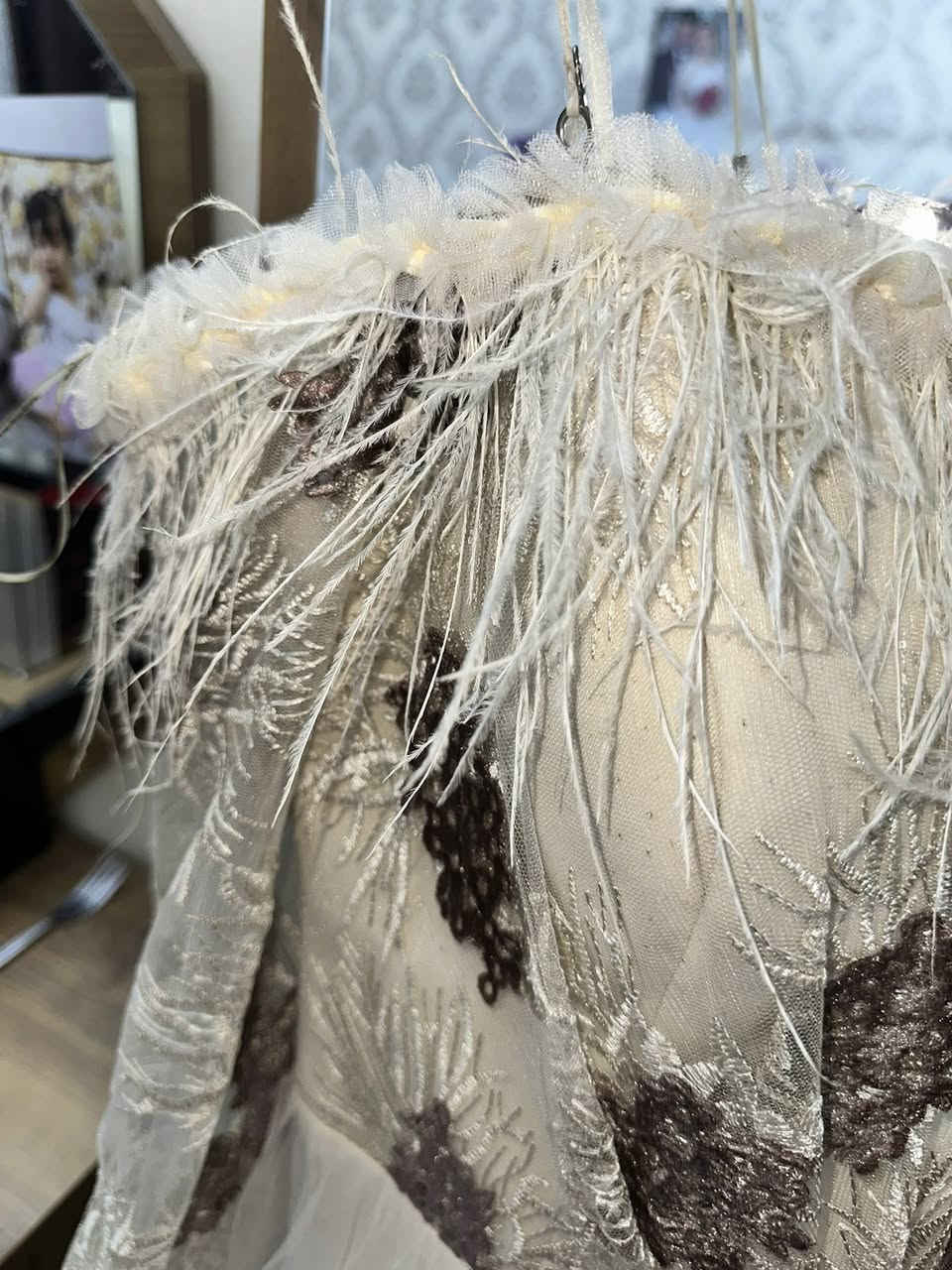 مرحبا
فستان خطوبة او مناسبة لبسة وحدة وضميتة نضافتة٩٠٪؜
اخدتة من البيت التركي المنصور 
قياسة ٤٢ بس عادي ٤٠يلبس
اريدة ب٧٠وبيه مجال 
اكو توصيل


**إذا كنت صاحب هذا الإعلان وتريد حذفه لأي سبب، رجاءا أرسل رسالة إلى الدعم الفني**