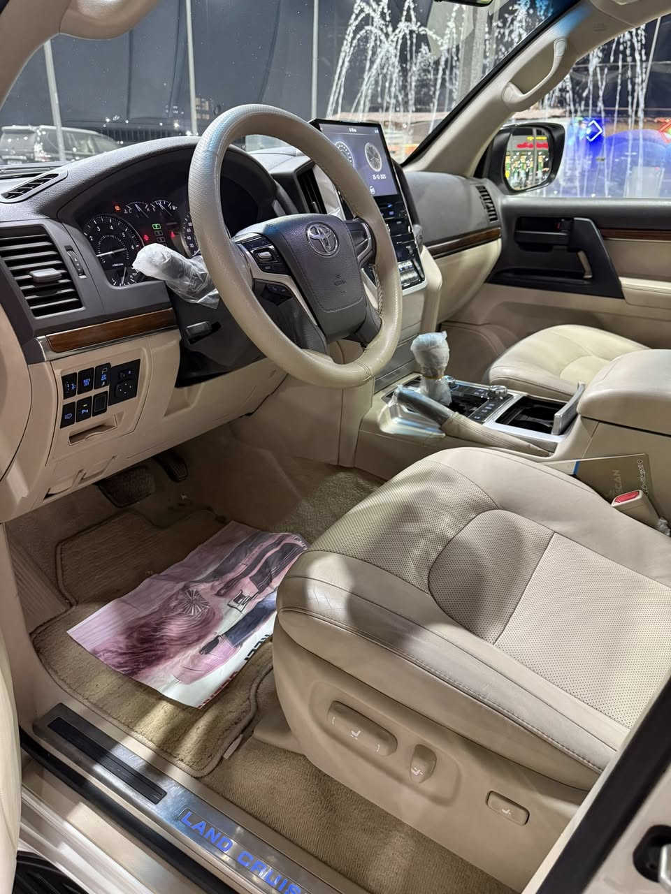 السلام عليكم الغوالي لاندكروز 2018 وايت ادشن😍
ماشيه 82 الف حقيقي مكفوله من الضرر والصبغ 
فقط بارد بسيط باب السايق وممبين السياره 
جديده بمعنه الكلمه بدون شخوط بدون رصعات
بدون رمل تخم تاير جديد صيانه كله بشركه ساز 
8 ايرباك كراسي كهرباء شاحن 3شاشات سلايد 
روف رقم بغداد تحويل ثاني يوم اخوان السياره 
بالحقيقه احلى من الصور كتلوكاتها بصماتها 
بعدهن بالجيس السعر 510 وبيه مجال 
للمشتري تشوف السياره وتقتنع وبيك خير
وتدلل مكاني بغداد كريعات اي استفسار
***********
ومن الله التوفيق❤️
