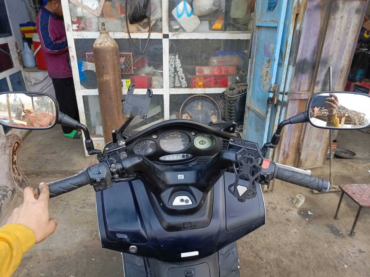 سلفر ونج600
مكينه كفاله 
كلجات جدد
تايرات جدد
مازده كرستال
جامه طويله
مكانهة بغداد النهروان 
***********
***********
