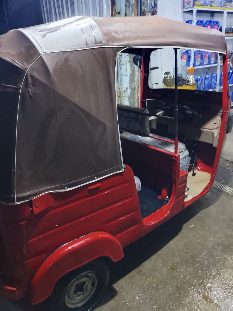 تكتك باجاج  17 رقم انگليزي
معمره كامل
نقصها فقط رنگات 
السعر 4و600 وبيها مجال
***********
