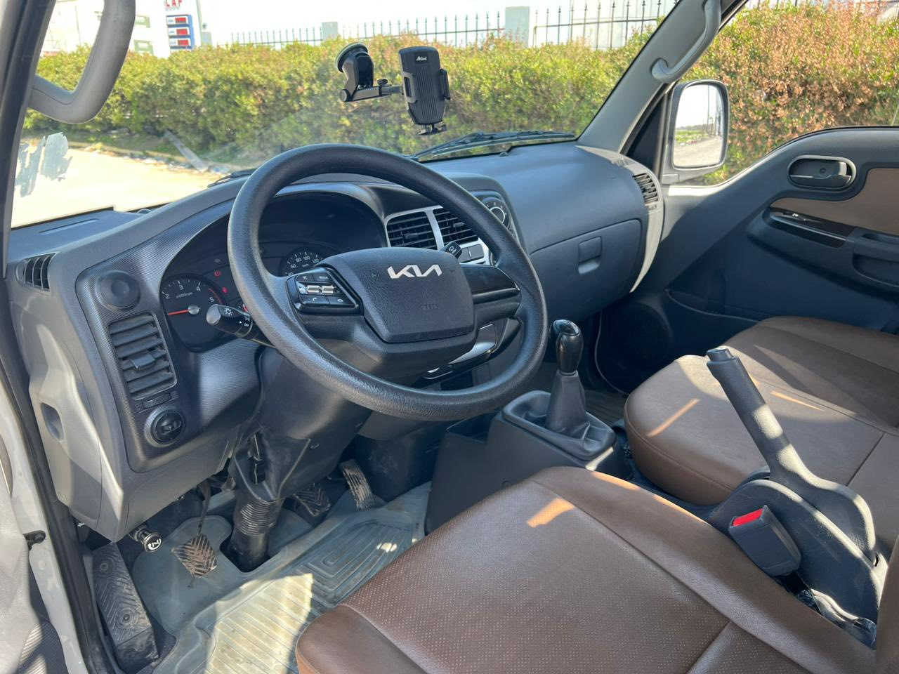 السلام عليكم ورحمة الله وبركاته 
Kia bongo حمل للبيع 
موديل 2025
ماشي 12000 الف
حجم محرك 2700 المرغوب
شاشه  ايباد و كامره خلفي
نضام بريك ABS
السياره كلش نظيف و مابي شي 
مكان السياره اربيل
رقم اربيل و دينار مصرف مابي  
السعر 175$ بي مجال
*********** واتساب
