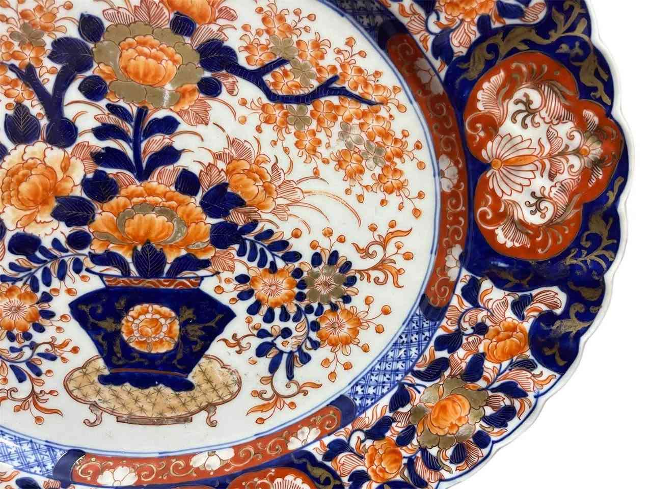 وارد فرنسا 
طبق ديكوري أنتيك إيماري ياباني 
منطقة إيريتا IMARI WARE
إنتاج بين 1880 - 1910 
الطبق أوڤال خروف مموجة بألوان الأزرق الكوبالت والأحمر الحديدي المطعم بالذهب . رسم يدوي خالص وثقيل 
مقاس 41 سم * 34 سم 
وقطر القاعدة الدائرية 19 سم .
السعر 30k
أنتيكات ابو أسكندر الخصوص, القليوبية


**إذا كنت صاحب هذا الإعلان وتريد حذفه لأي سبب، رجاءا أرسل رسالة إلى الدعم الفني**