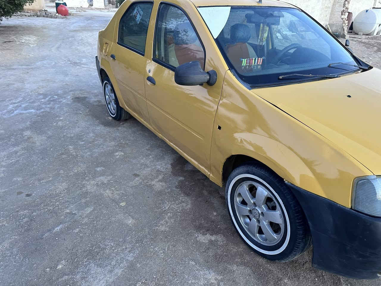 رينو لوكان ٢٠١٠
مشروع وطني لل ٢٨
باور 
مكينه جديده وكير 
صبغ عام اليوم طلعت من الفرن 
مكانها سماوه 
***********
