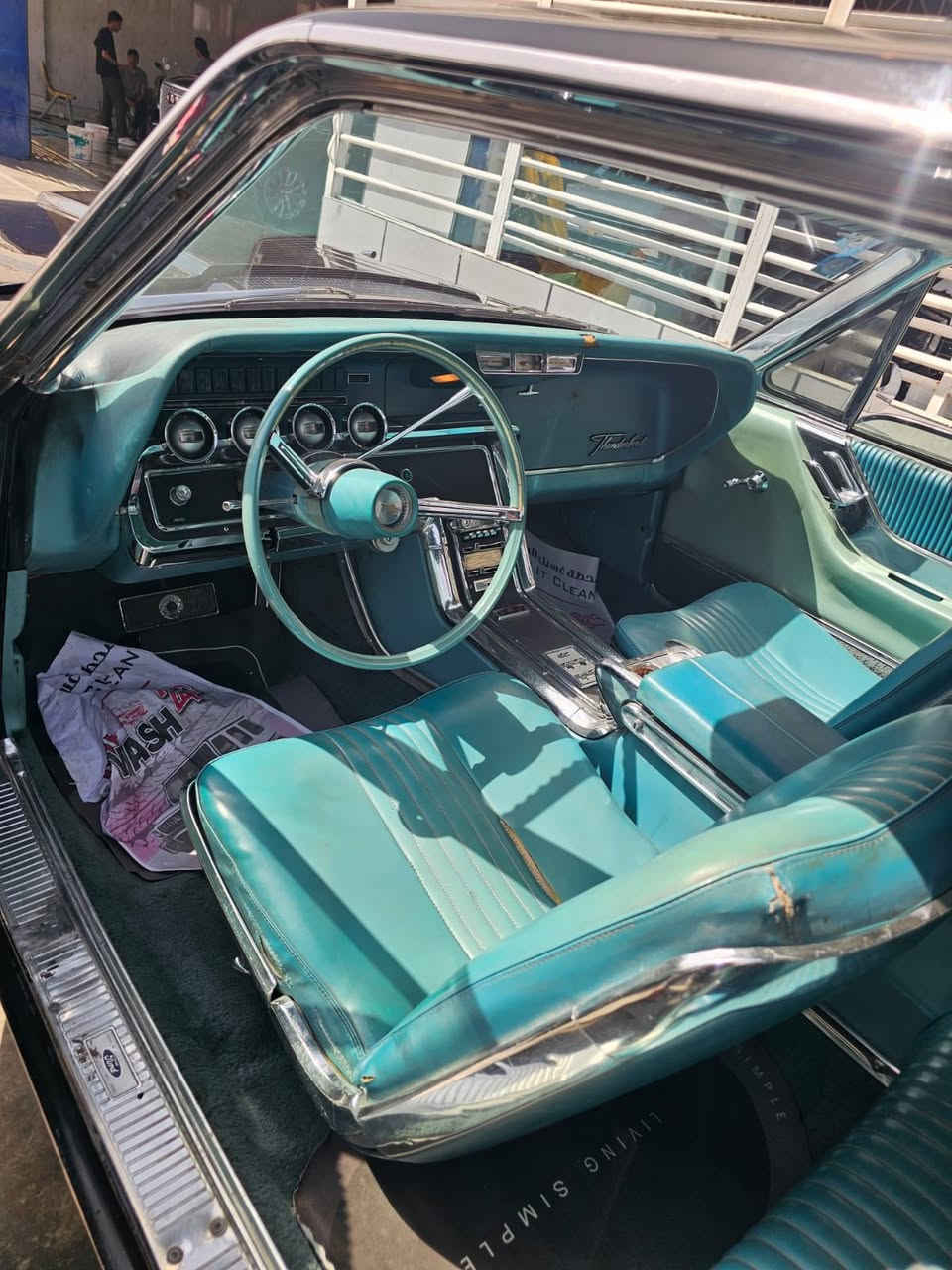 فورد ثندر بيرد 1965 رقم بغداد باسمي رقم انكليزي سنويه نافذه يمكن من العام داخل جديد كير مكينه كابرس كابريتر 350 بكير 350 بلاد بدون تبريد تخم تايرات جدد السياره مناقصها شي بس صالنصات موزينه 
السعر 13500$ مكانها بغداد         بيع فقط بدون مراوس
*********** للاتصال
