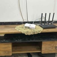 ميز تلفزيون • نضيف • قابل تفاوض