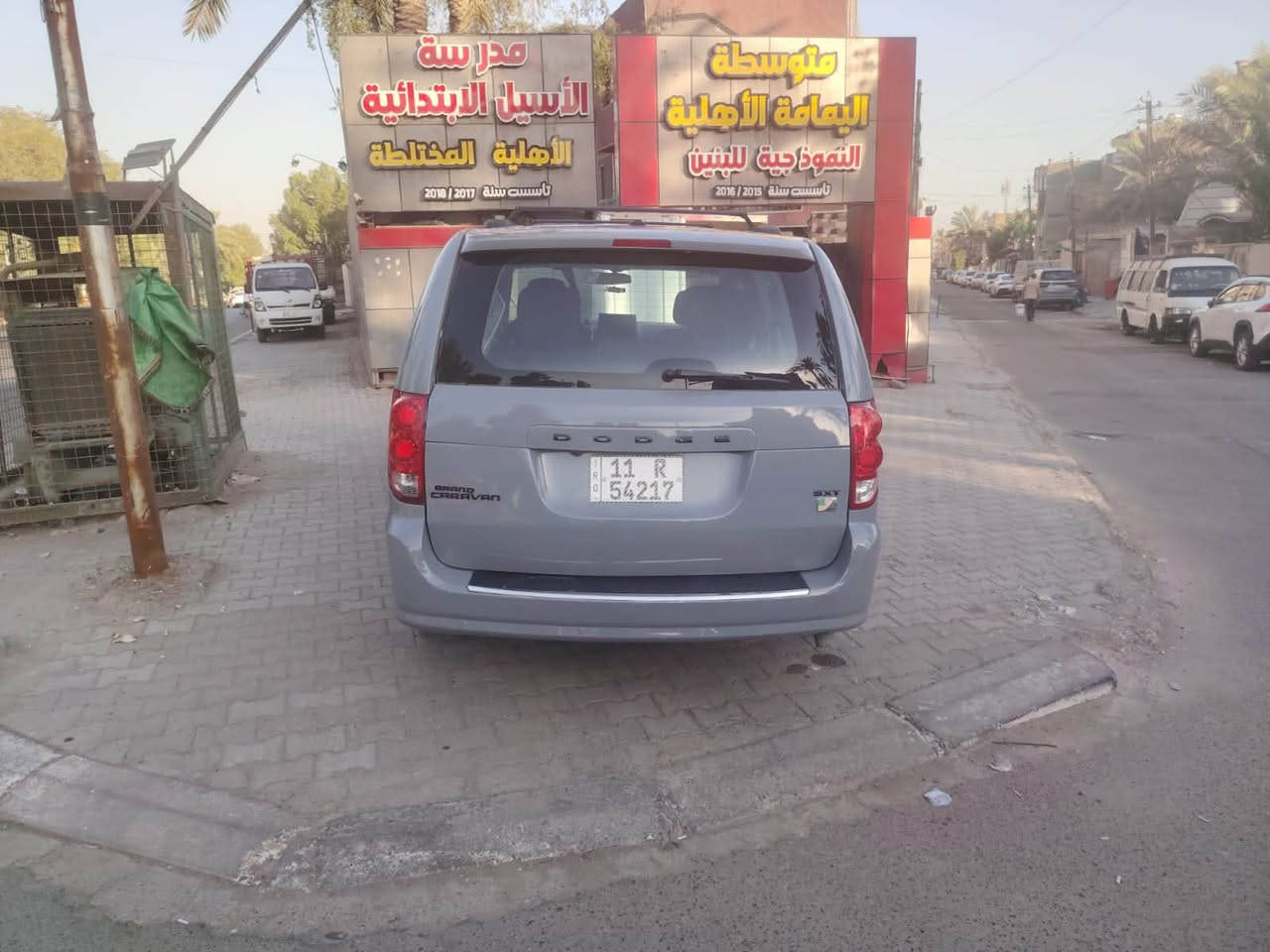 السلام عليكم بيع مستعجل 
دوج كرفان 2011 
محرك3600
كير مكينه تبريد حداديه كله جديد 
كشنات منفصل Vip
لون اسمنتي مصبوغه حزام جماليه 
كفاله من الدواخل وشواصي والغود فقط مصبوغه حزام جماليه 
السعر 110 وبيه مجال 
بغداد رقم انكليزي بسمي 
العنوان بغداد الجديده قرب جبار ابو شربت ع قنات 
رقم الهاتف ***********
