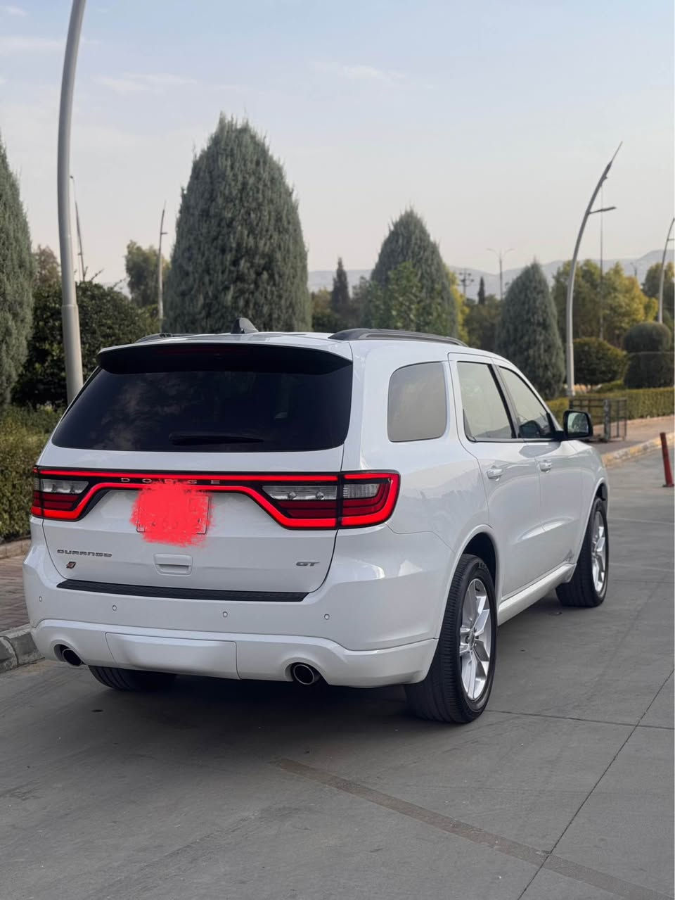 السلام عليكم بيع فقط بدون مراوس دوج دورانكو 
الفئه GT Plus  
 فول فول للاخر 
وارد امريكي
سياره كلين تايتل 
الموديل :2023
المحرك : V6 . 3.6L .

العداد : 68 الف 

        
المواصفات :
* رادار امامي مع مانع تصادم . 
* تحذير الخروج عن المسار. 
* تحذير النقطة العمياء . 
* حساسات امامية وخلفية. 
* شاحن هاتف لاسلكي (وايرلس). 
* فتحة سقف (سلايد) . 
* مقاعد جلد رصاصي . 
* مقاعد كهربائية مع ذاكرة لحفظ وضعيات الجلوس. 
* تبريد 3قطع.
* مقاعد تبريد وتدفئة. 
* تدفئة مقود القيادة. 
* مقود رياضي مع تحكم كهربائي. 
* مصابيح امامية زنون مع LED .
* كشافات ضباب LED . 
* شاشة 10.1 أنج .
* نظام ملاحة (GPS) . 
* تشغيل عن بعد . 
* ويل قياس 20 أنج . 
* صندوق كهربائي . 
* بلوتوث تلفون .
* محدد سرعة . 
* كاميرا خلفية .
* كير شفتر ستيرنك .
* صف ثالث من المقاعد 7 راكب . 
* اطفاء وتشغيل اوتماتيكي Auto start .

للاستفسار 
اتصال + واتس اب*********** كركوك, العراق
