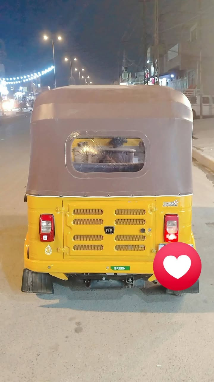 سلام عليكم  عندي  تيك توك موديل20 رقم انجليزي    شهر11 خير من الله مكان بغداد مدينه الصدر .  سعر  7600 وبيها مجال حق الجيه رقم الهاتف***********
