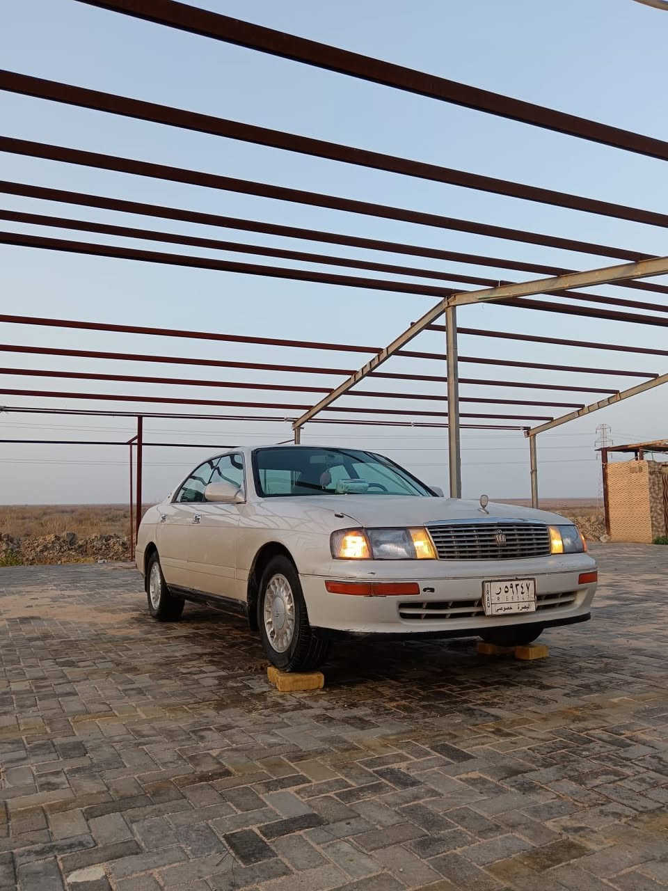 تويوتا كراون بطه متصل للبيع موديل 1992 أبيض لؤلؤي مكفوله من الضربه والصبغ والكص ونقل الجثة بأسمي وسنويتها لشهر العاشر 2027 بيهه جراد كهربائياتها شغاله مري شفط مكينة جديدة  ديلكو وكير جديد سعرها 54$ وبيها مجال بسيط للاستفسار الاتصال : ***********
