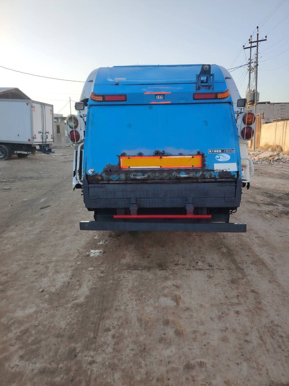 السلام عليكم كابسة للبيع هينو شيطان دخول جديد مكينة 80 فول عادي كبسة8-5 سيارة اخت الزيرو للستفسار الاتصال على رقم ***********
