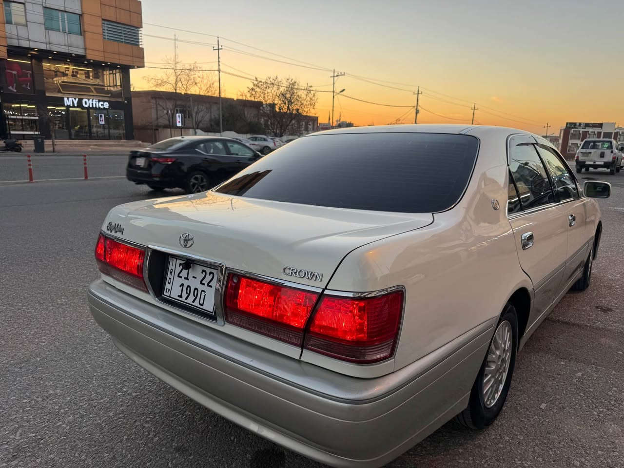 بەناوی خوای گەورەو میهرەبان
تۆیۆتا کراون مەلیکە مووس D4 171 مەکینە بچووک ٢ دووگمەی پەردە پێشو دوای کریستاڵ سەقف شوشەی داشبڵ سەرو ژێر نەجەف بێ دەعمو لێدراو گێڕو مەکینە و تەقەو ڕەقەو مەجموعە سووکانی بەشەرت سەیارەکە کراوە بە بەصمە ٢ بەصمەی لەگەلە دەبڵ شاشەو کامێرایە ٤ تایەو ویلی سفریشم بۆ بەستوە لەخزمەتانام لە سلێمانیم
کۆدیشی بۆ کراوە بەشەرت
سعر ٥٥ گەڵاو مەجالێکی برایانە 
0774 152 19 20 السليمانية, العراق
