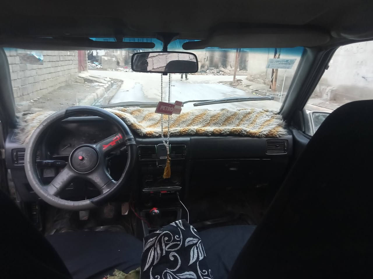 انتره هونداي موديل 1994
سنويه 2030
بسمي 
النضافه كدام العين 
السعر 25 وبيه مجال 
رقم بي وتساب ***********
