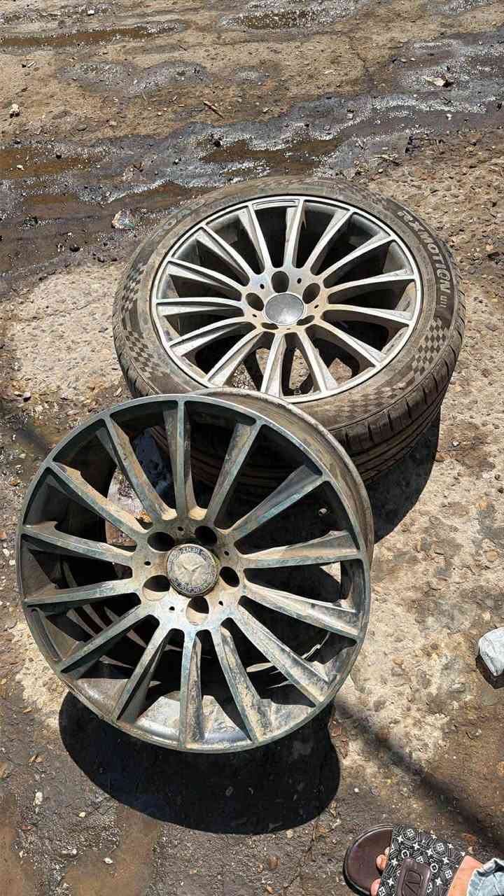 ويل عدد 3 + سبير بلادي
زوج لايت امامي 
ابيعهن شلع ب 250 قفل مكان ميسان
***********
