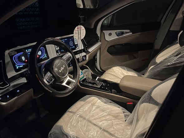 سبورتج ٢٣ خليجي نص فول بصمه تشغيل حساسات امامي خلفي بصمه ابواب مانع انزلاق ويل ١٩ كروم داخل بيجي وبعد بيها مواصفات ماشيه ٢٢٠٠٠بعدهي بالضمان وبلزكات الشركه بيها بارد بسيط كد شبر وطخه بسيطه كد اصبعين سياره بالخير على الي ياخذها سعر ٢٢٠٠٠دولار يعني٢٢٠ ورقه العنوان الشعب ***********
