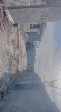 سلام عليكم نصف دونم للببع واجها ٨ امتار بل بدايه بيها بدكونيا نوب من طب صير واجها ٢٥ نزال ٤٠ بيها ٣ بيوت
بيت الأول مساحته ٣٠٠ متر بي ٤ غرف نوم كل غرفه قياسها ٤×٤  موزع صاله استقبال قياس 10×4 مطبخ 4×3ونص مطبخ حار حمامات خارجيه حمامات داخليه
كامل هيكل كامل كهرباء مجاري مي كامله باقي بس ابياظ كاشي بس بيت ثاني ١٤٥ متر غرفتين قياس ٥×٤ ثانيه ٤×٤
صاله ٧ونص ×٥ حمام صحيات مطبخ 4×4 كامل  استقبال قياس 5×5 ناقصه بس بياض الاستقبال بيت ثالث كامل غرف قياس ٤×٥ونص ثانيه قياس ٣،٥×٥،٥
صاله قياس ٧×٦ مطبخ حار صحيات حمام مطبخ بارد استقبال قياس 5.5×5
سعر (175)مليون بي مجال بصيط
عنوان بغداد النهروان مقابل حسينية الإمام صادق مجاور أسواق القمه الكاع خط اول 
بيوت مال عايله كاملات عندك مكان حديقه بيها ٣٠٠ متر للحديقه اسف على الطاله للتوضيح للستفسار اتصل ***********
