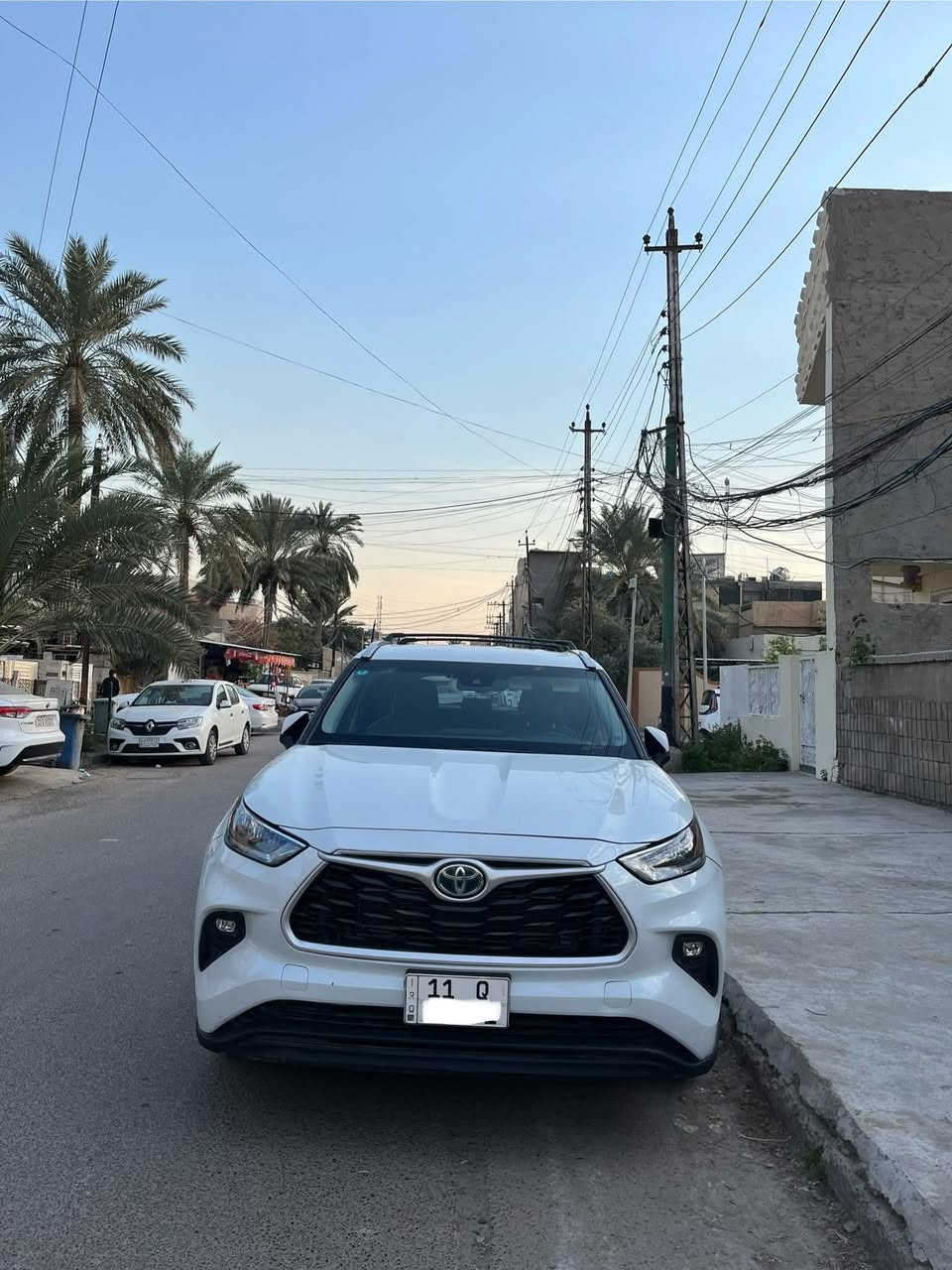 تويوتا هايلندر 2023 للبيع LE AWD هايبرد رقم بغداد الجديد باسمي مواصفات ال LE المعروفه كشن كهرباء وصندوق كهرباء ورادارات ماشيه 27 الف كيلو السياره جديده ونضيفه ومكانها بغداد للاستفسار ***********
