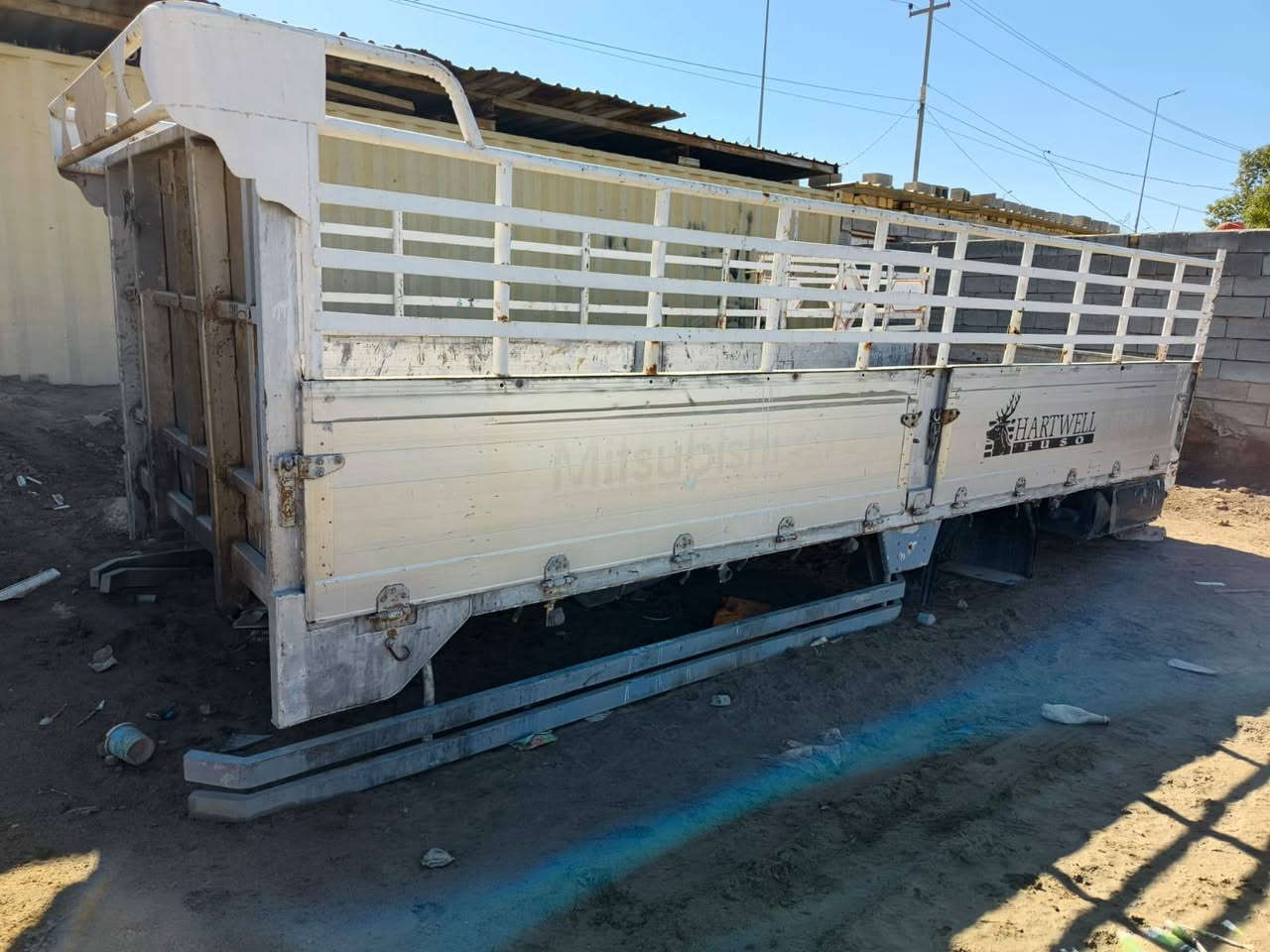 السلام عليكم بدي للبيع طول 6 وربع قواطع حديد صفاح 70 السعر 15 وبي مجال مكاني الديوانيه للاستفسار اتصل *********** ابو منتظر
